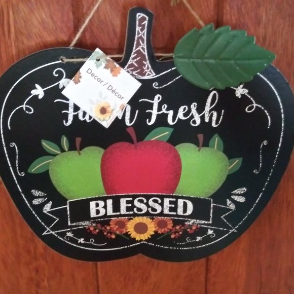 "Farm Fresh Blessed" Apple Sign - Picture 8 of 9